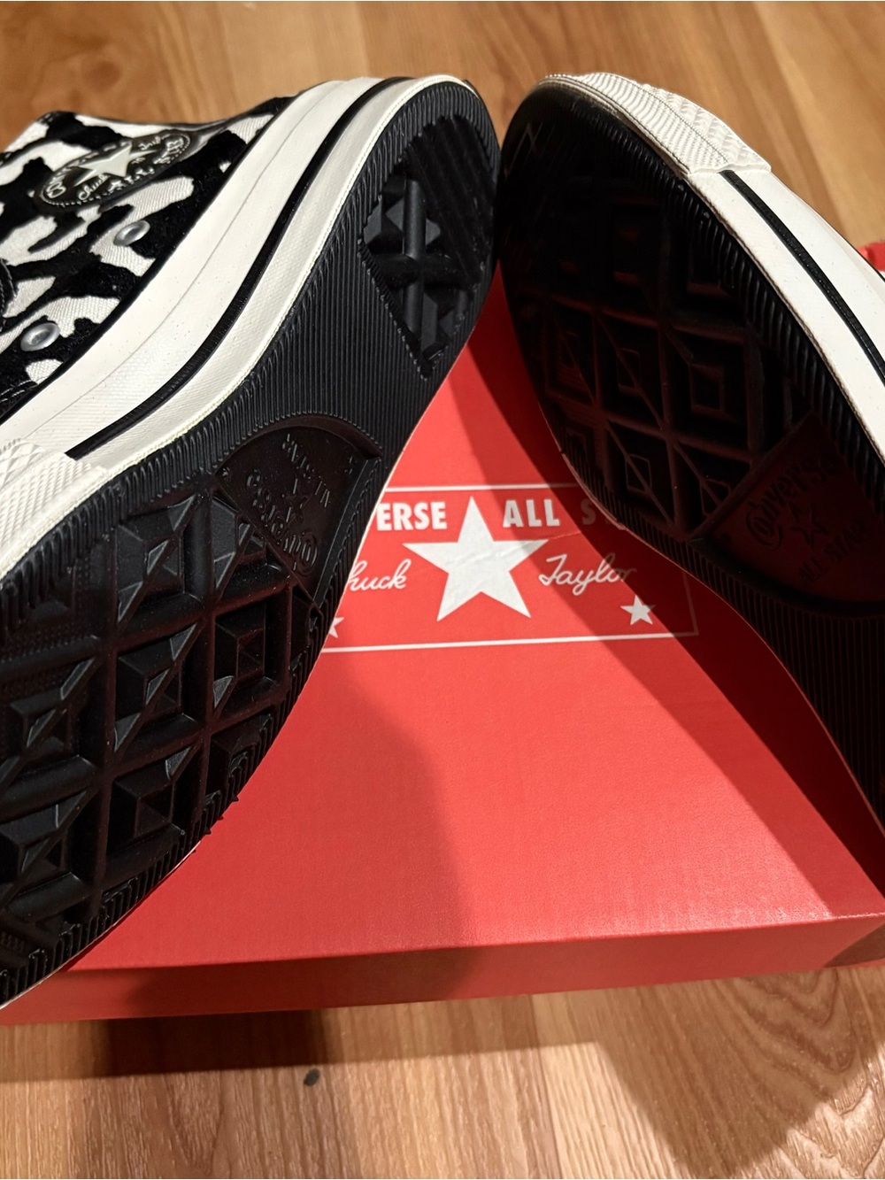 Converse Chuck 70 Hi Leopard Remix Black & White – Women’s 7 / Men’s 5 – NWT - Picture 12 of 12